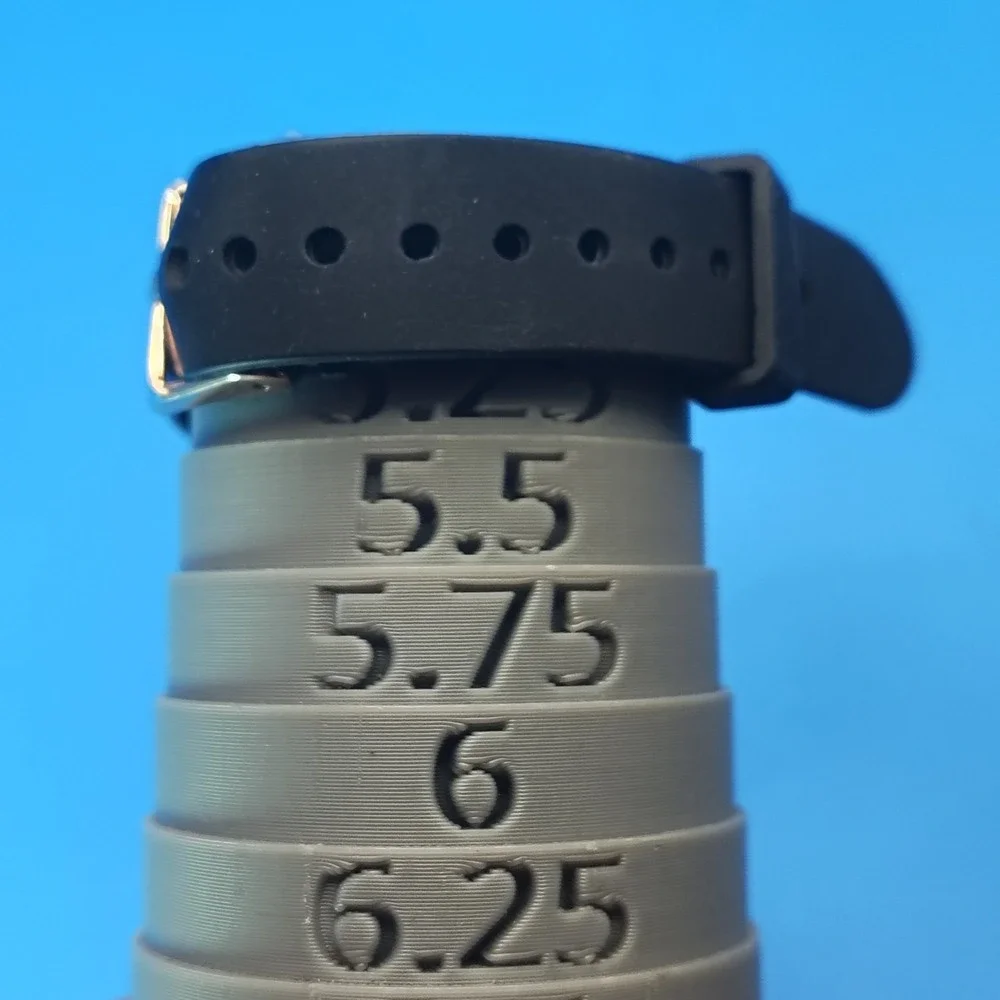 Vintage 2007 INC International Concepts 36mm Mens‎ Digital Quartz Sport Watch